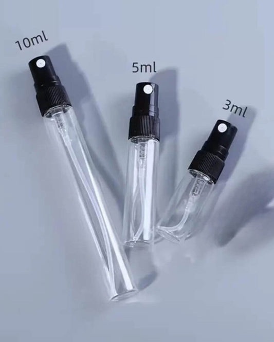 frasco de vidrio con atomizador en diferentes tamaños: 10ml, 5ml y 3ml, ideal para perfumes y muestras.